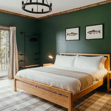 Roscoe Mountain Club Hotel